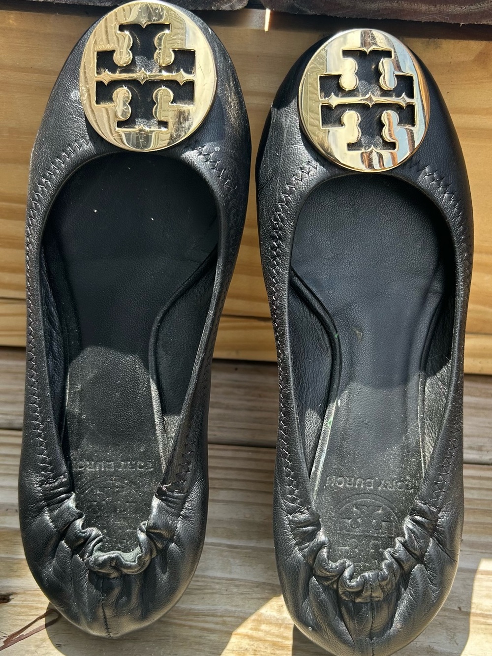 Tory Burch Reva Black Leather Gold Logo Flats Approx Size 5.5–6